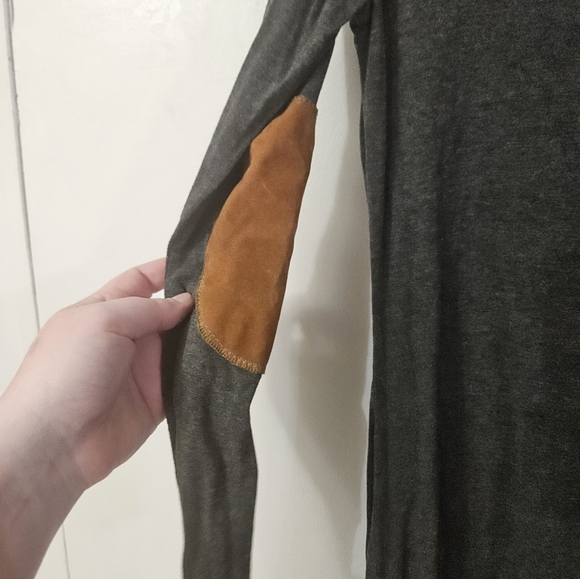 Acting Pro Long Sleeve Gray Tee With Brown Elbow Accents! - Picture 2 of 5